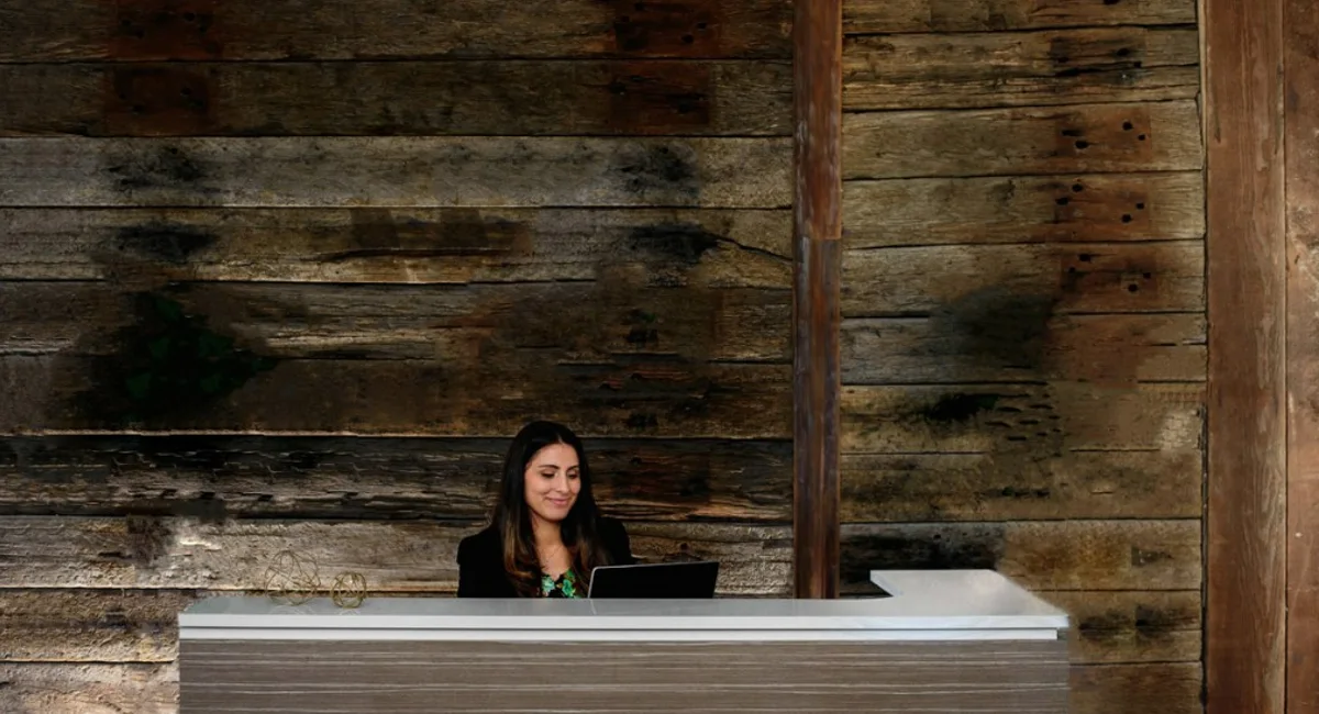 Hall de réception sans plante d'intérieur